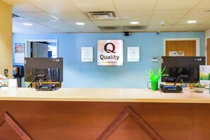 Lobby - Quality Inn & Suites Sequim at Olympic National Park (Sequim)