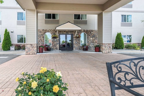 Quality Inn & Suites Sequim at Olympic National Park