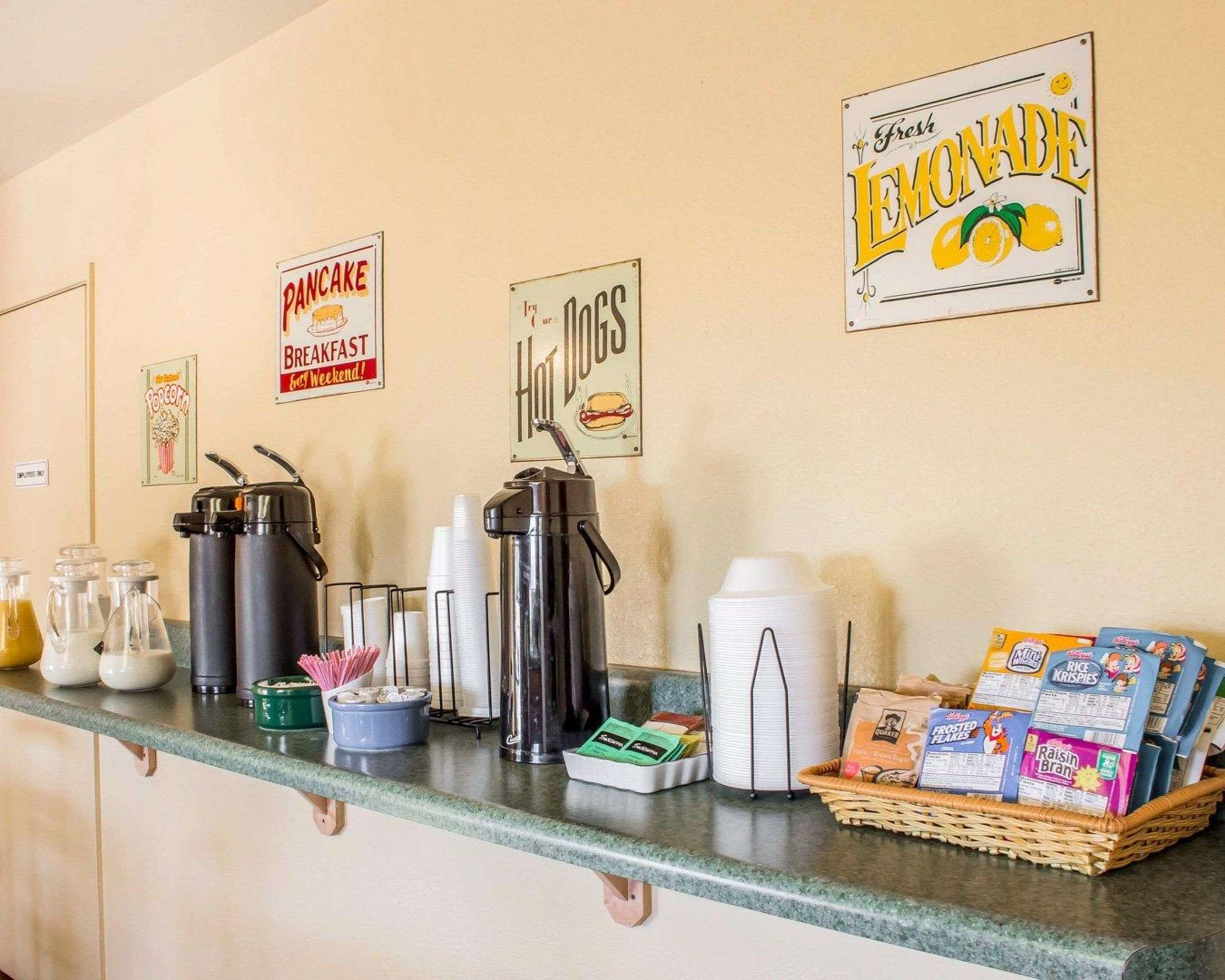 free daily continental breakfast