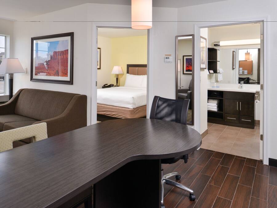 Roupas de cama premium, cofres nos quartos, individualmente decorados