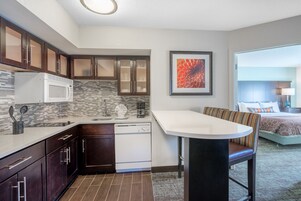 Pengeskab på værelset, individuel indretning, skrivebord