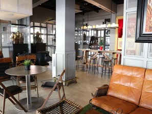 Front of property - Swana Bangkok Hotel (Bangkok)