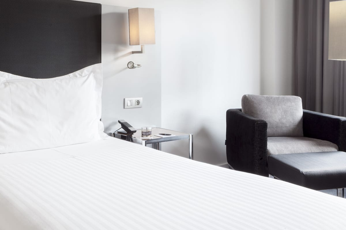 Allergitestade sängkläder, minibar, skrivbord och mörkläggningsgardiner