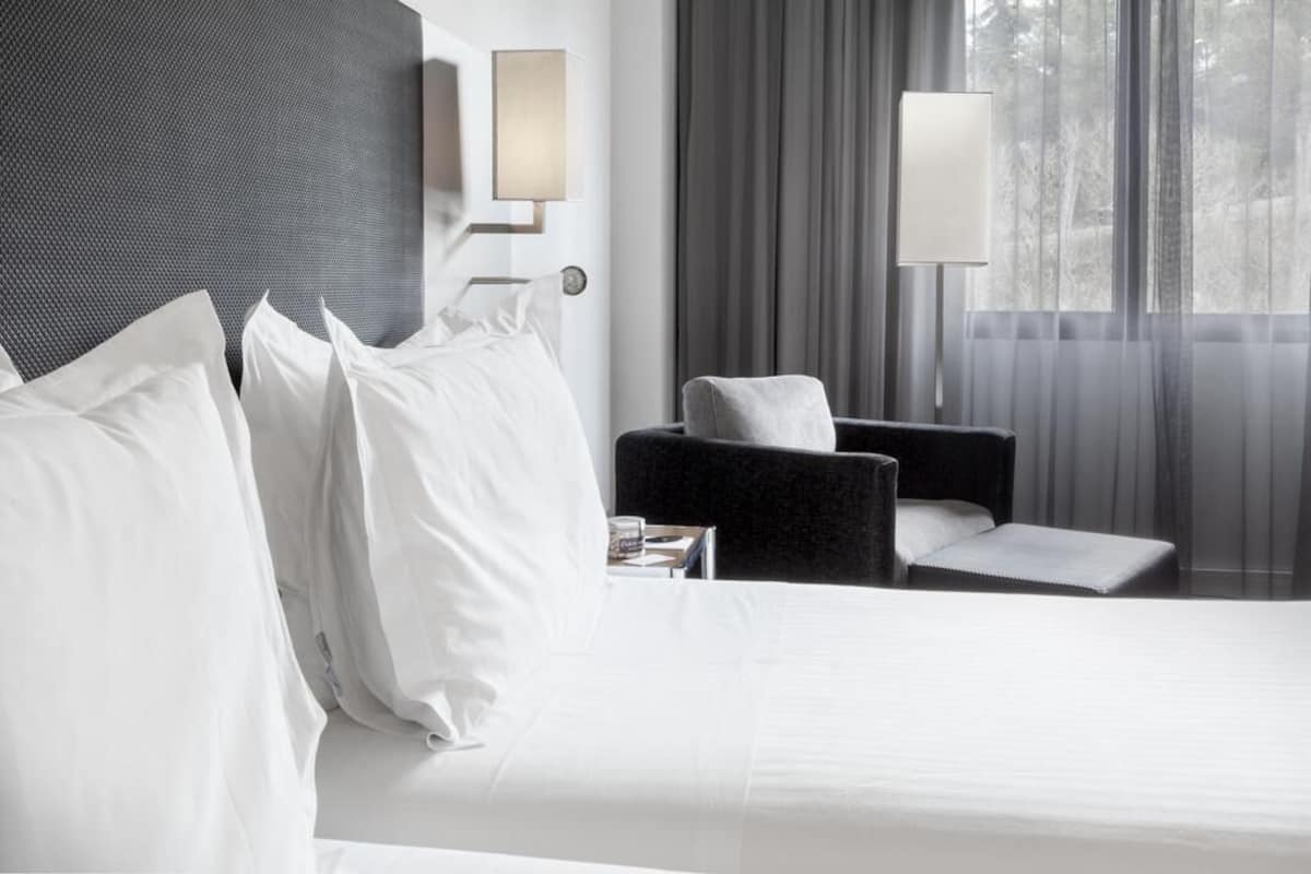 Hypo-allergenic bedding available, minibar, desk, blackout drapes