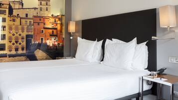 Hypo-allergenic bedding, minibar, desk, blackout drapes