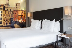 Hypo-allergenic bedding, minibar, desk, blackout curtains