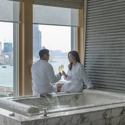 Couples treatment rooms, sauna, hot tub, steam room, body treatments