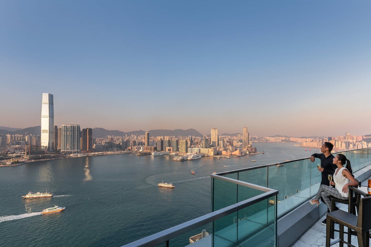 2 bars/lounges, poolside bar