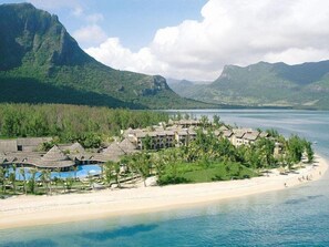 Private beach, white sand, sun loungers, beach umbrellas - Indian Resort & Spa Mauritius (Le Morne)