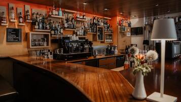 Bar (in der Unterkunft)