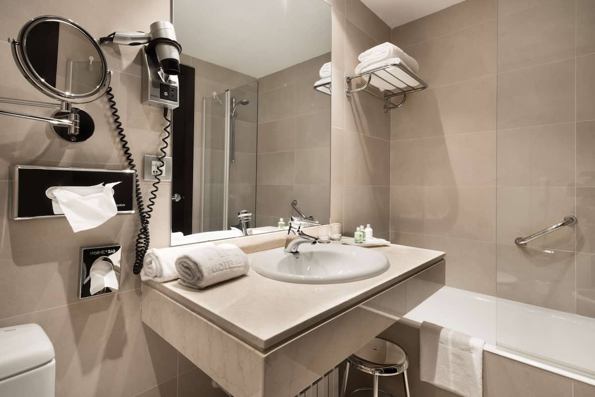 eco-friendly toiletries, hair dryer, towels