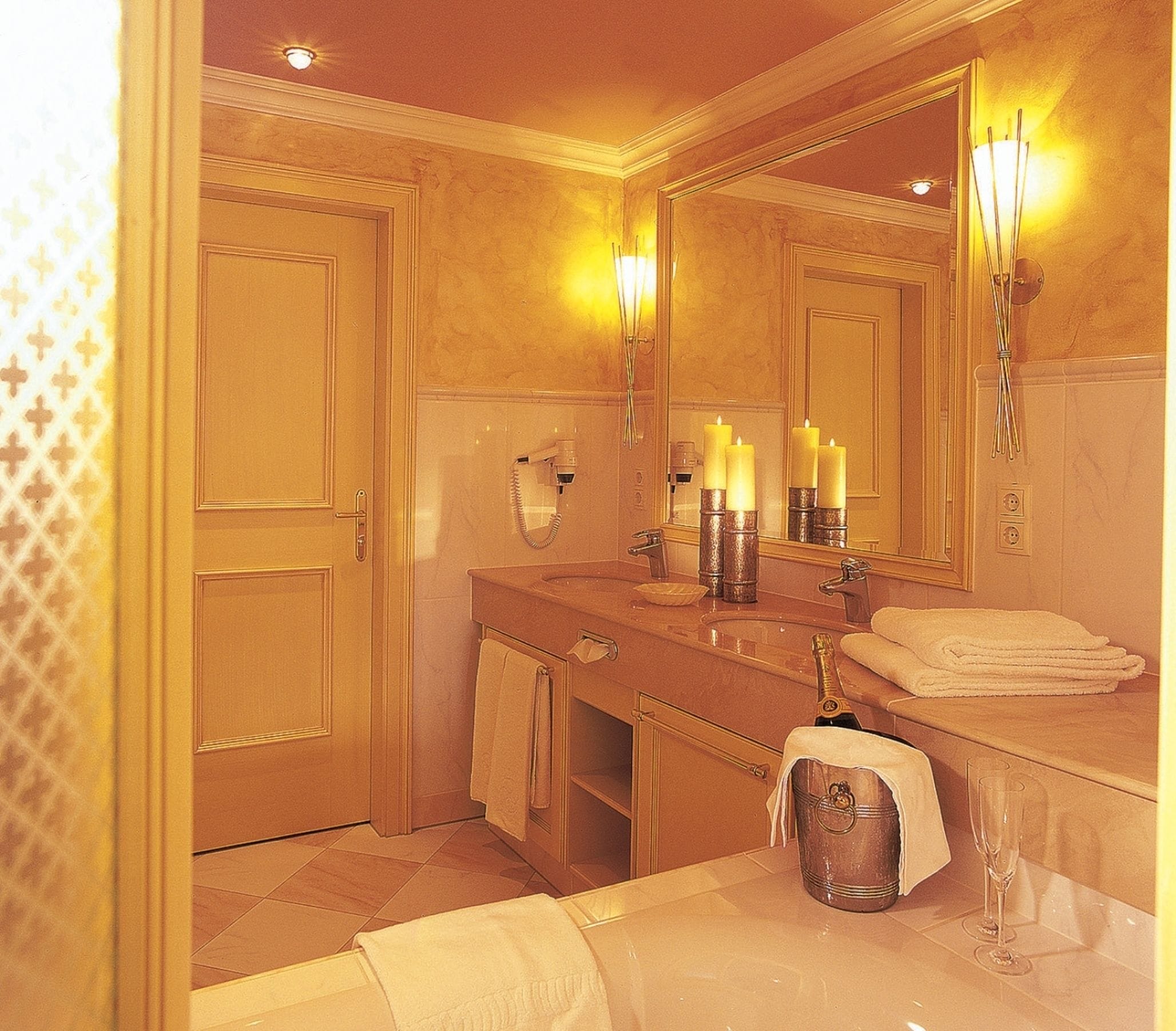 double room | bathroom | combined shower/bathtub, free toiletries, hair dryer, bathrobes