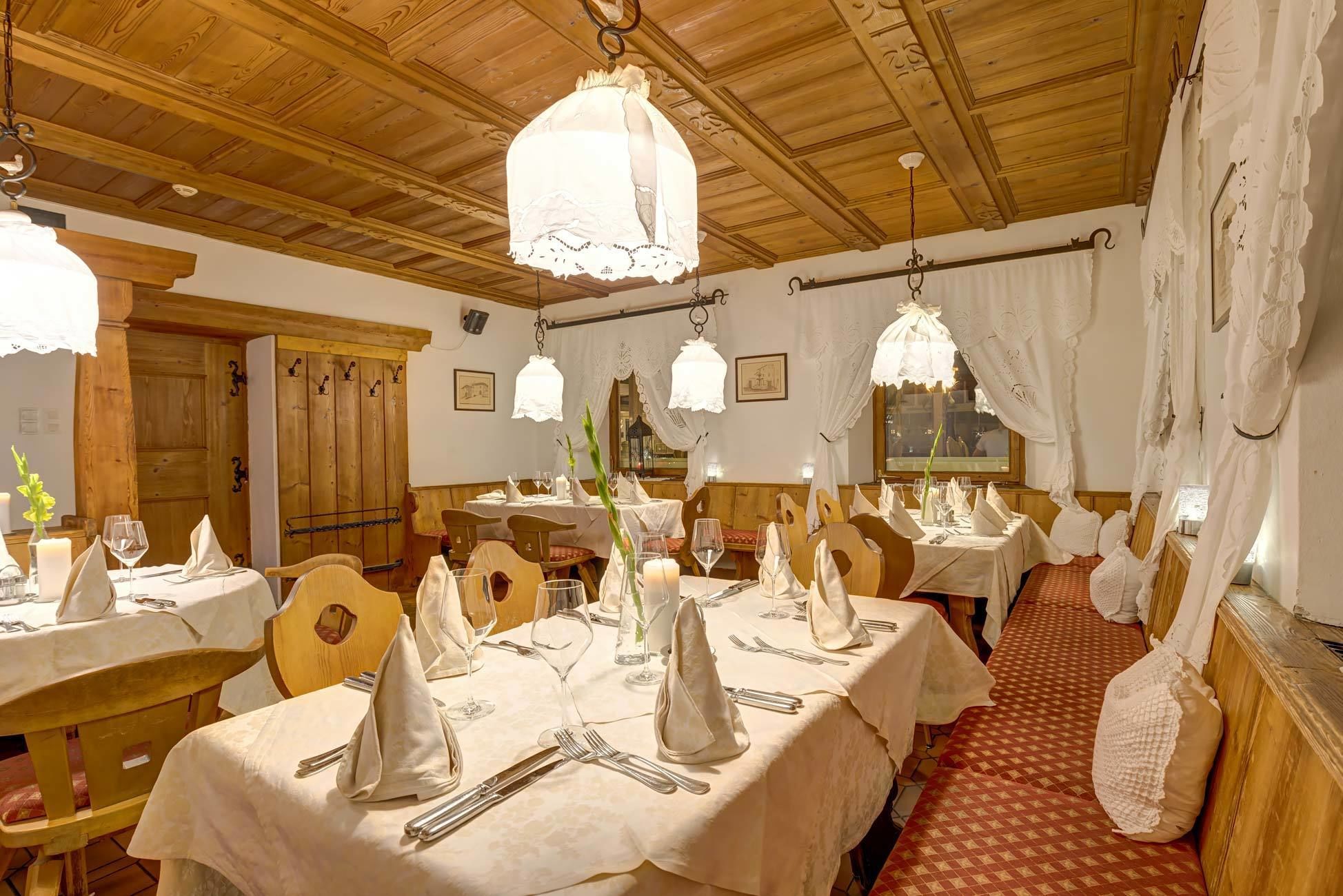 breakfast, lunch and dinner served