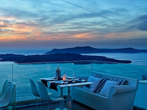 Café da manhã, almoço e jantar; culinária grega, vistas para a piscina 