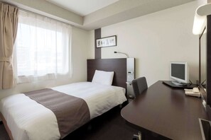 Double Room, Non Smoking | Premium bedding, desk, blackout curtains, free WiFi - Comfort Hotel Himeji (Himeji)