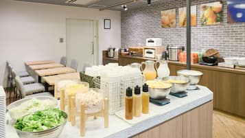 Free daily buffet breakfast