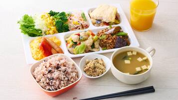 Free daily buffet breakfast
