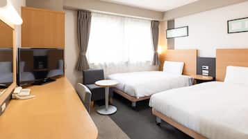 Premium bedding, desk, blackout drapes, free WiFi