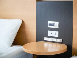 Standard Twin Room, Non Smoking | Premium bedding, desk, blackout drapes, free WiFi - Comfort Hotel Himeji (Himeji)