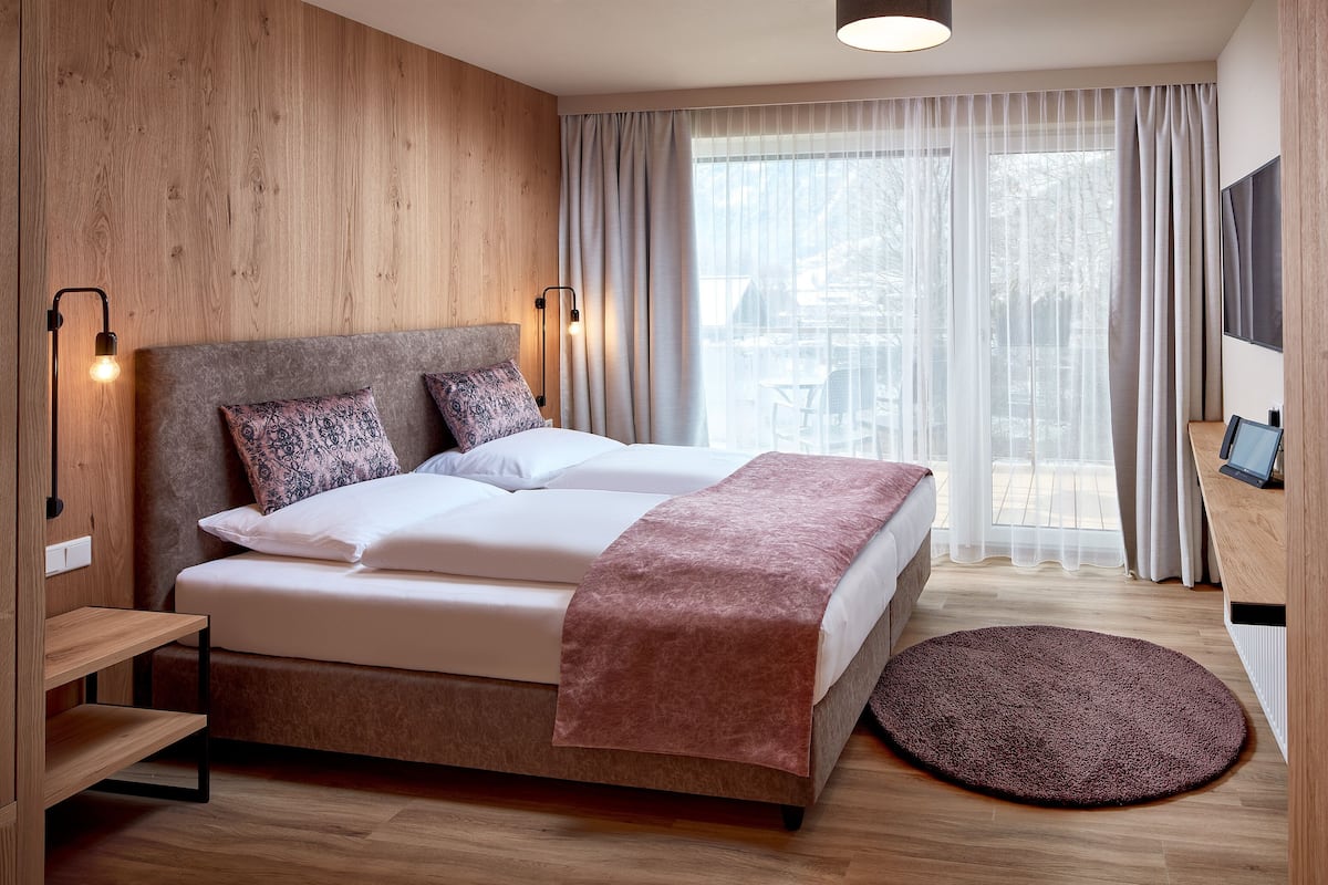 1 bedroom, hypo-allergenic bedding, pillowtop beds, in-room safe