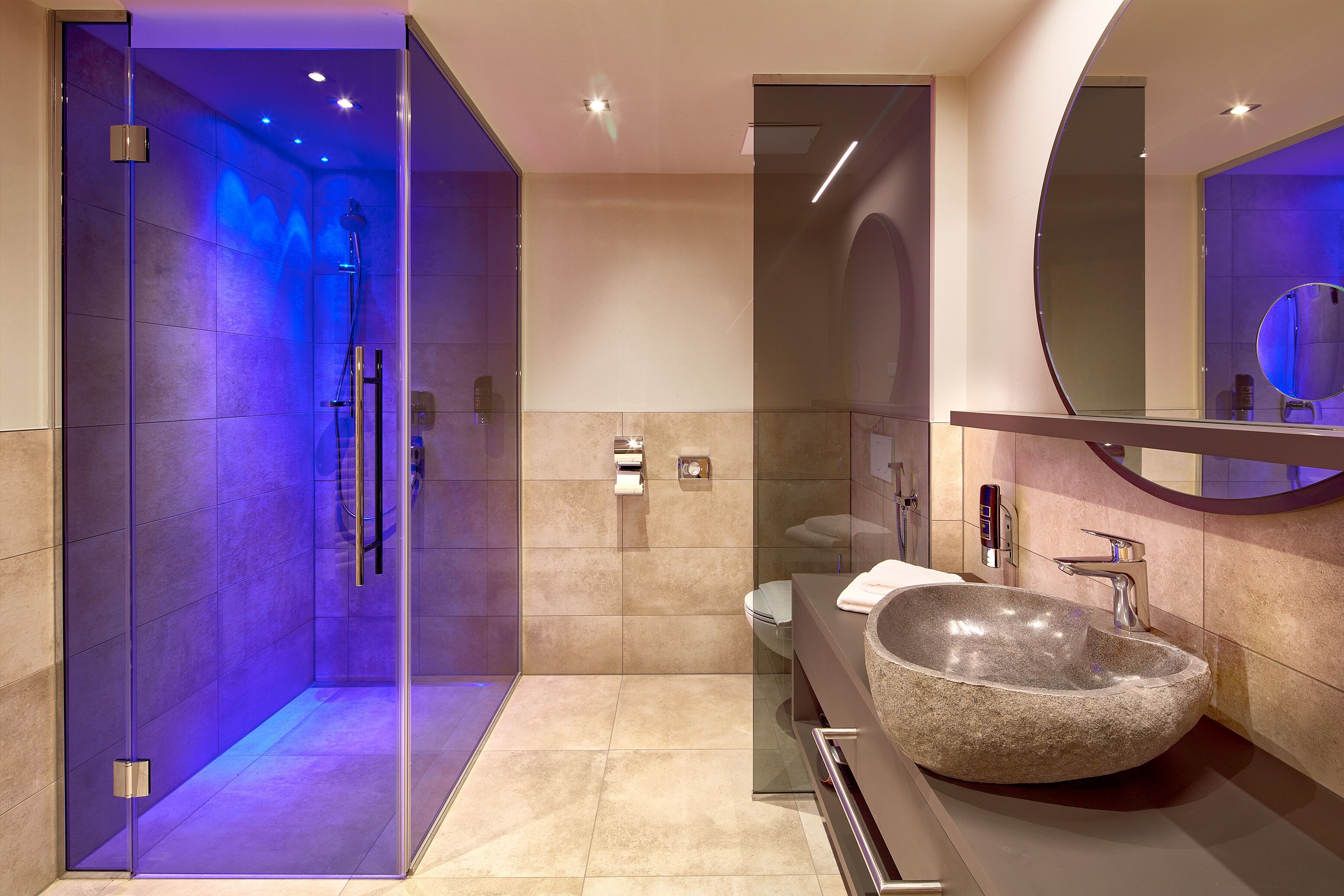 deluxe suite, balcony, mountain view (for 4 people) | bathroom | shower, hydromassage showerhead, free toiletries, hair dryer