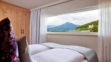 Suíte luxo, sacada, vista para a montanha (For 4 People) | Vista do quarto