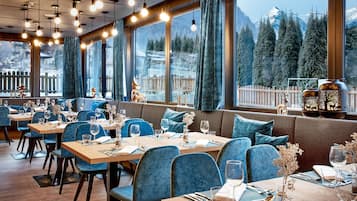Aperto a colazione e cena, cucina internazionale