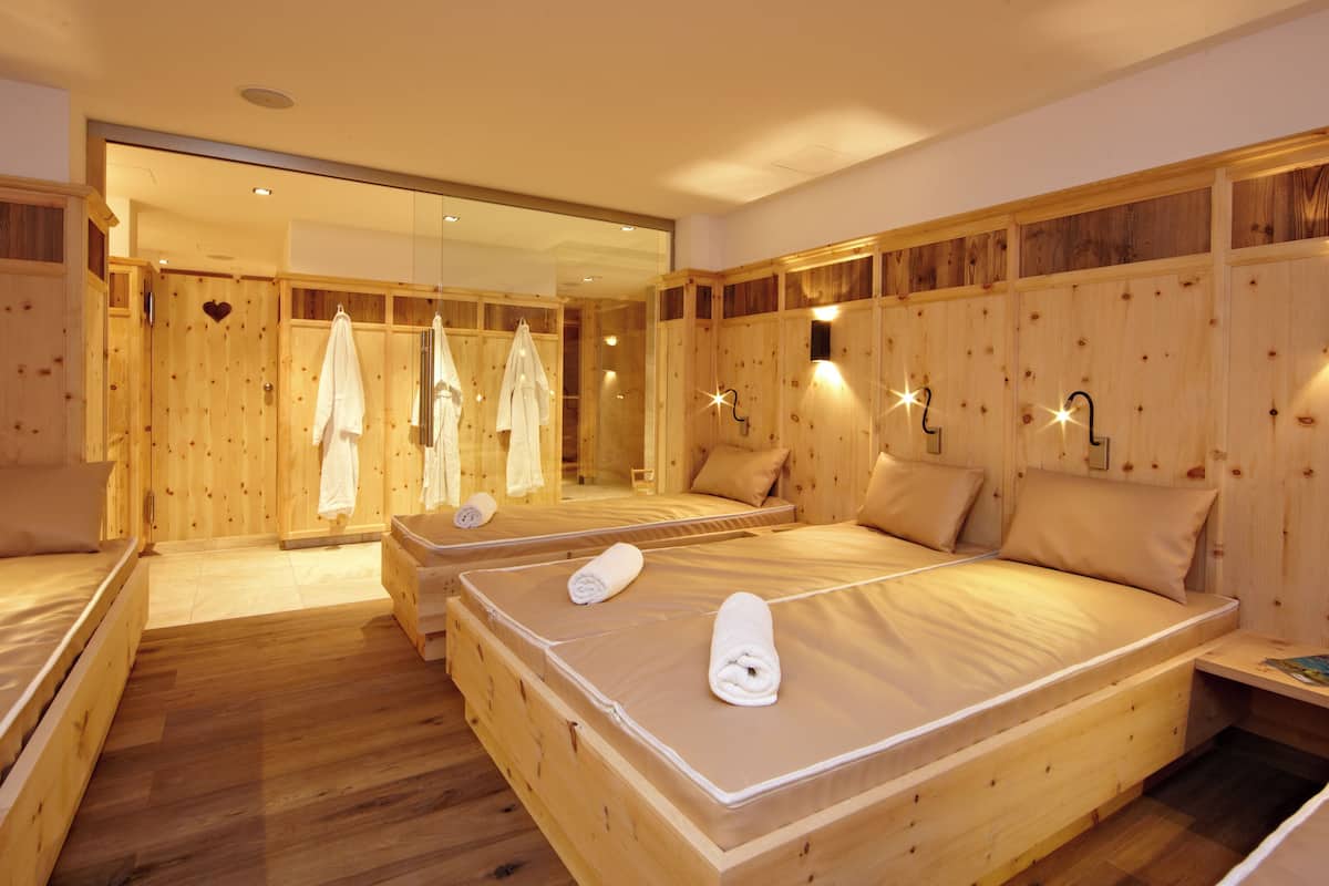 sauna, hot tub, steam room, massages