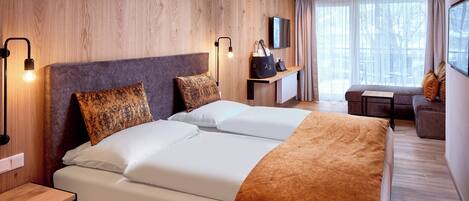 Suite Junior, 1 kamar tidur, balkon, pemandangan gunung | 1 kamar tidur, seprai antialergi, bantalan ekstra lembut, dan brankas