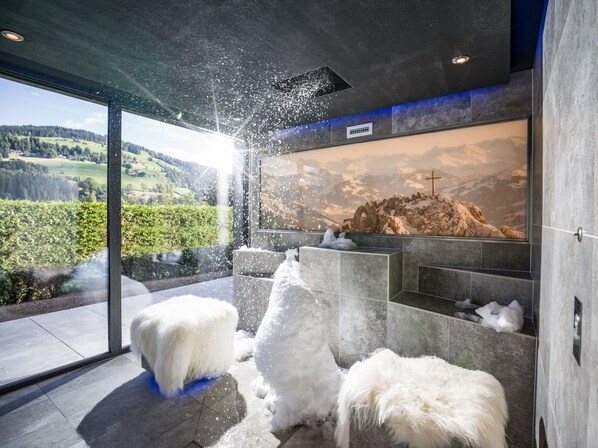 Sauna, Dampfbad, Körperbehandlungen, Warmsteinmassagen, Sportmassagen