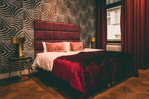 Hipoallergén ágynemű, egyedi dekoráció, íróasztal és vasaló/vasalódeszka