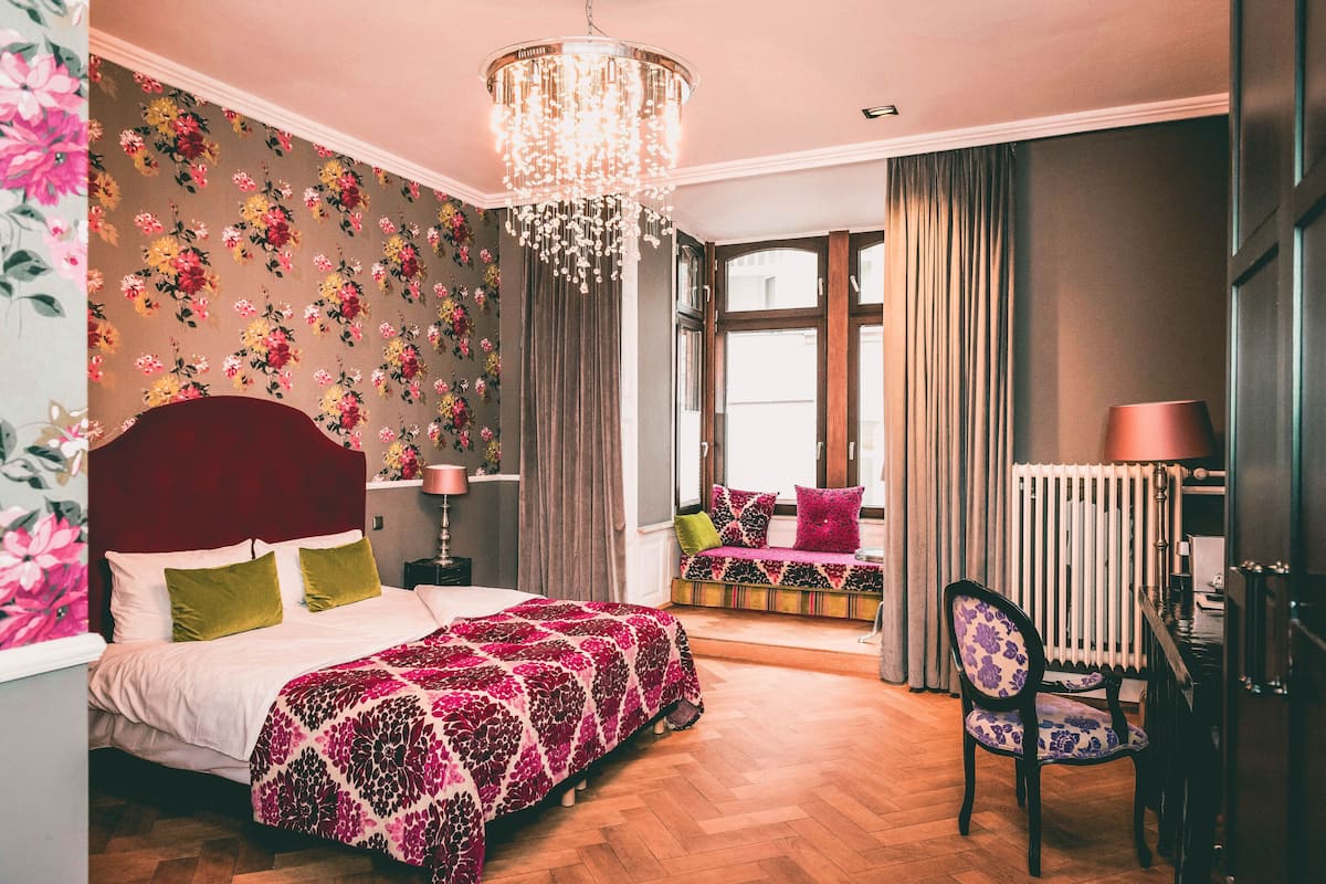 L-Room | Hypo-allergenic bedding, individually decorated, desk