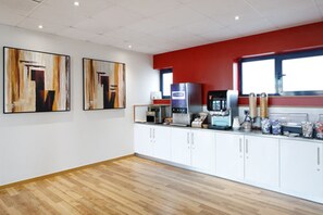 Daily buffet breakfast for a fee - Hotel Travelodge Barcelona Fira (L'Hospitalet de Llobregat)