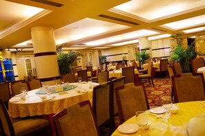 2 Restaurants; Frühstück, Mittagessen und Abendessen werden serviert