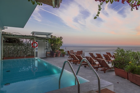 Outdoor pool. Hotel Marina Riviera