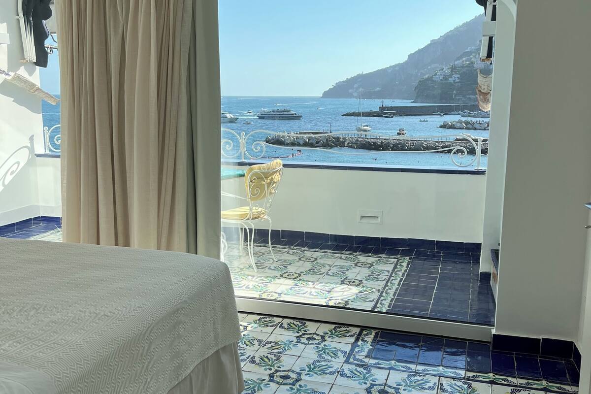 apartment eolo, independent entrance | 1 bedroom, minibar, in-room safe, individually decorated