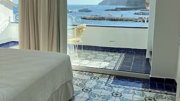 Suite Eolo | Hochwertige Bettwaren, Daunenbettdecken, Pillowtop-Betten, Minibar
