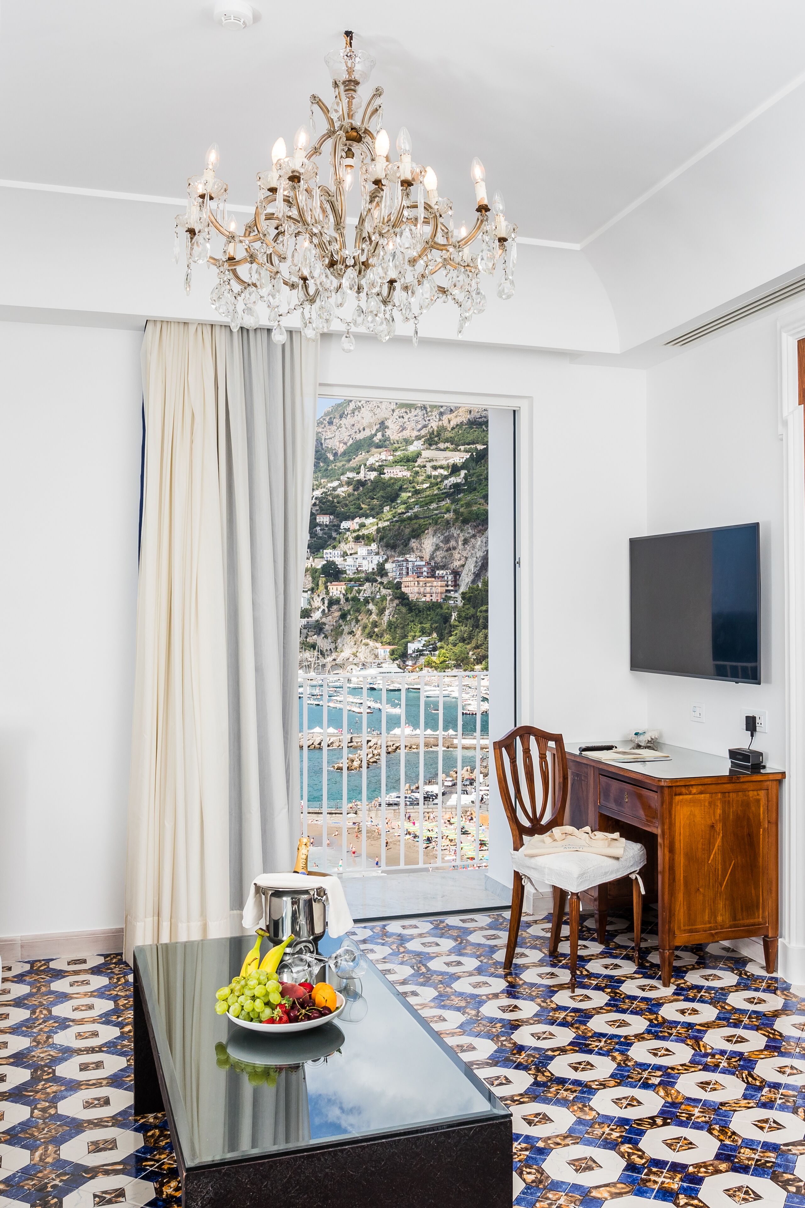 master suite | living area | flat-screen tv