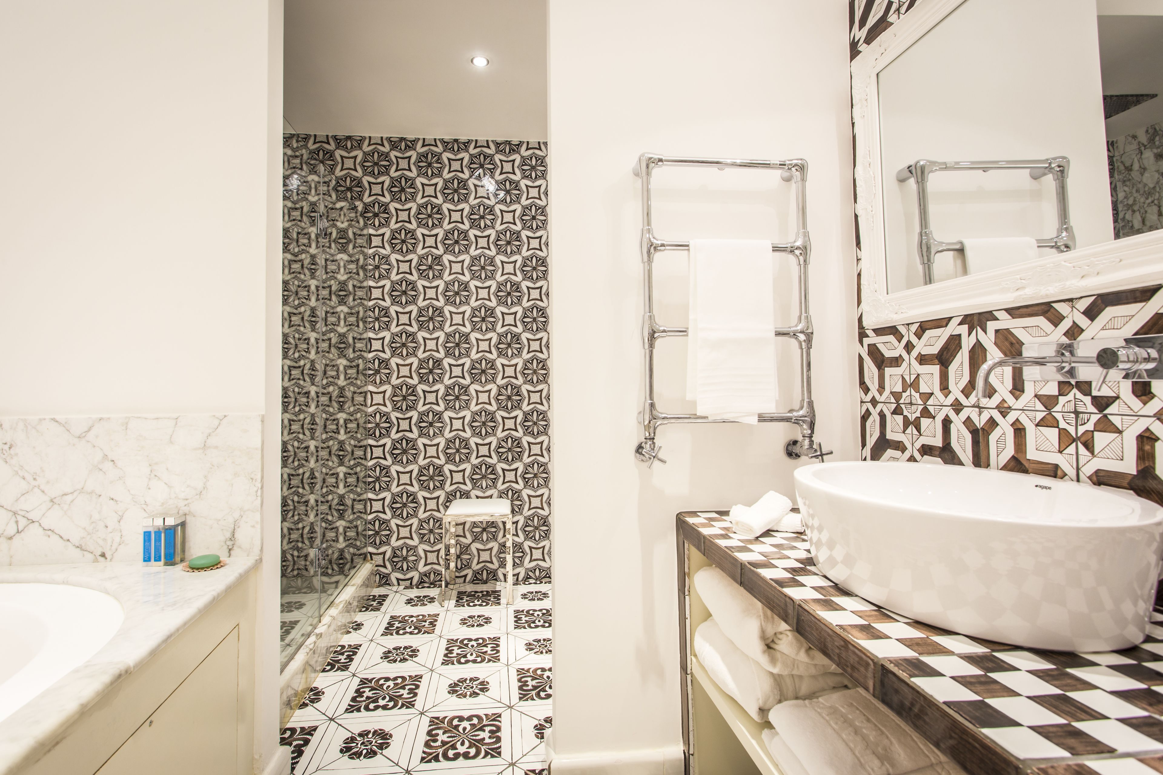 suite | bathroom | shower, eco-friendly toiletries, hair dryer, bathrobes