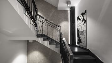 Escaleras con baranda