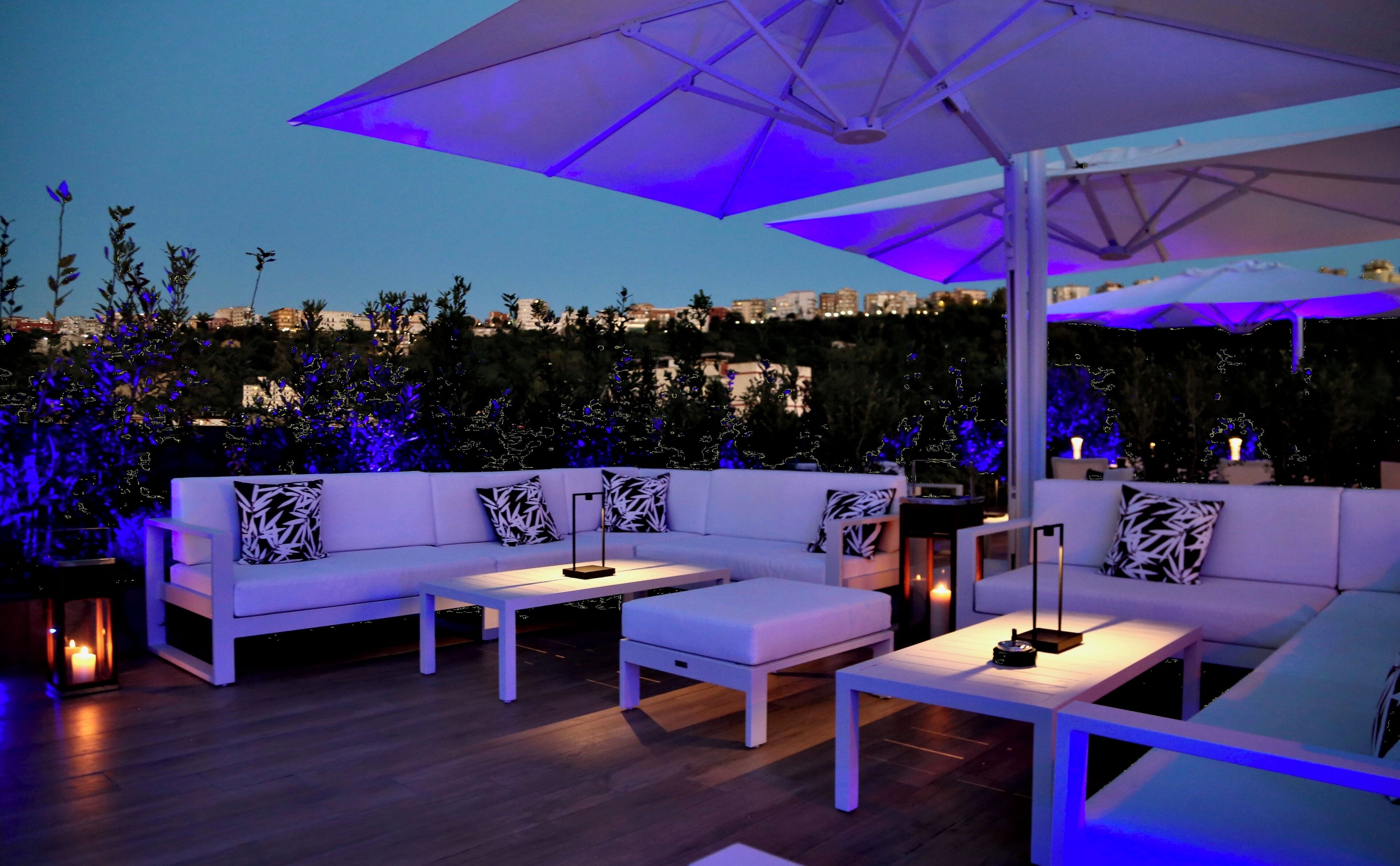 Bar en bord de piscine