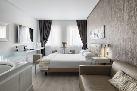 Junior Room, 1 King Bed with Sofa bed | 1 bedroom, premium bedding, memory foam beds, minibar