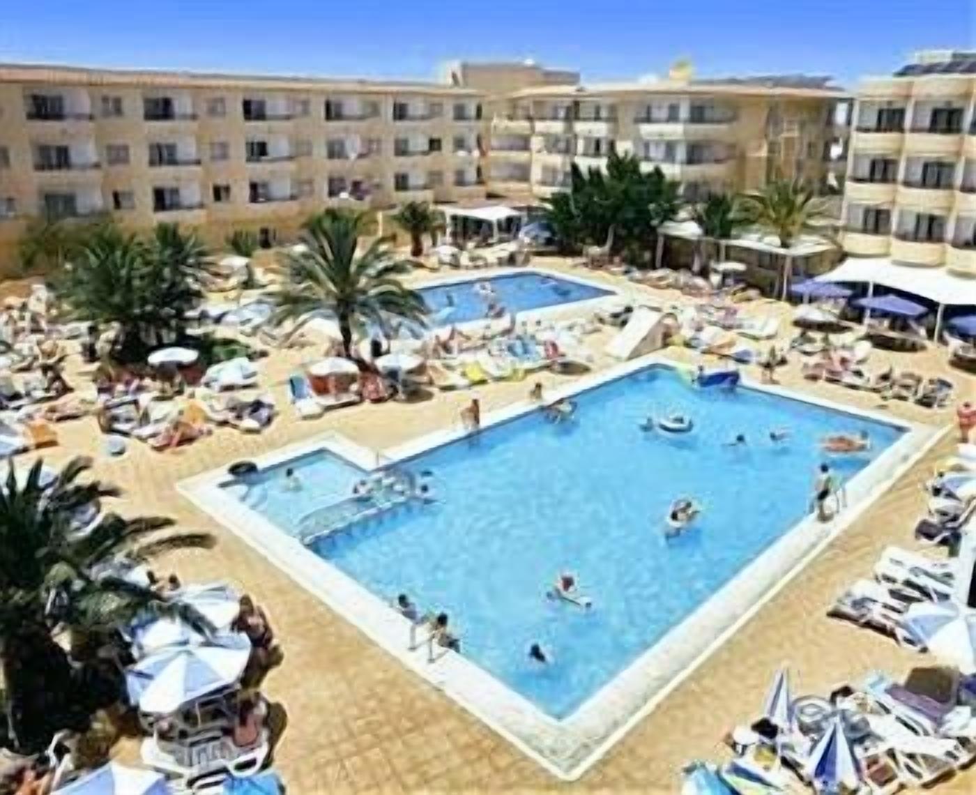 Pool. Hotel Costa Sur