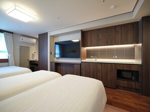 A hotel room with two beds, a TV, a sink, and a mirror. - Western Coop Residence Dongdaemun (Seoul)