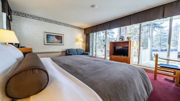 Premium Room, 1 King Bed, River View | Hypo-allergenic bedding, blackout drapes, iron/ironing board, free WiFi