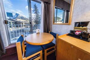 Standard Room, 2 Double Beds | Living area