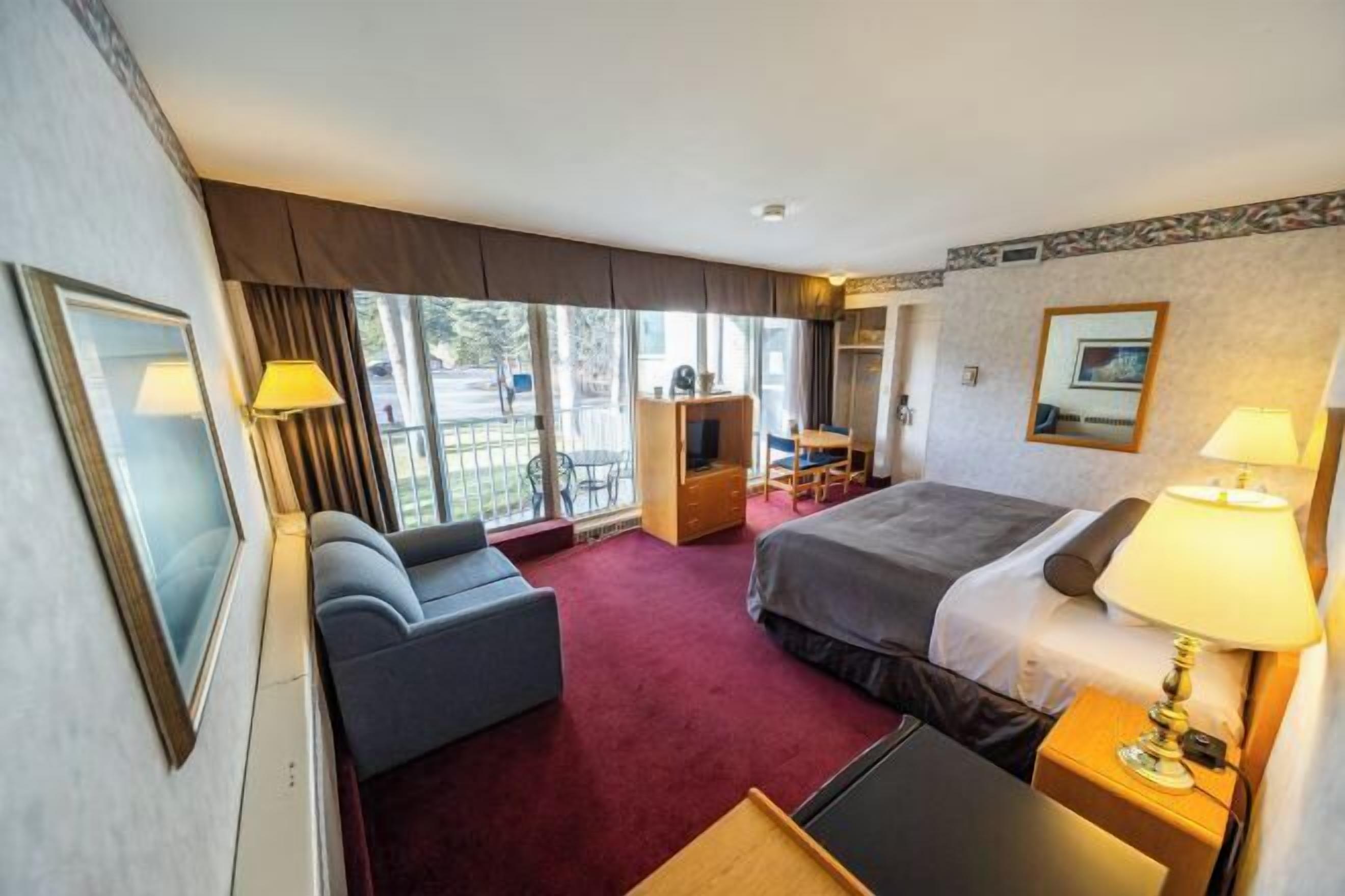 Hypo-allergenic bedding, blackout drapes, iron/ironing board, free WiFi