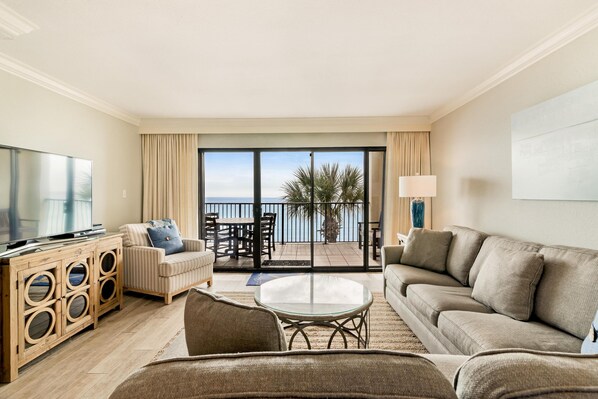 House, Multiple Beds (Apartment) | Living room | TV, DVD player