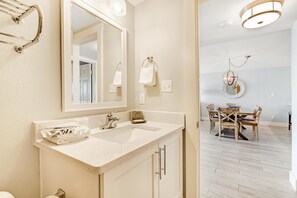 House, Berbilang Katil (Apartment) | Bilik Mandi | Gabungan pancuran/tab mandi, kelengkapan dandanan diri percuma 