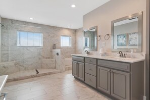 House, Multiple Beds (Apartment) | Bathroom | Combined shower/bathtub, free toiletries, towels - Huntington by the Sea  (Miramar Beach)